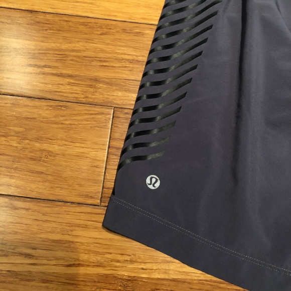 Lululemon THE short 11" linerless - Picture 3 of 3